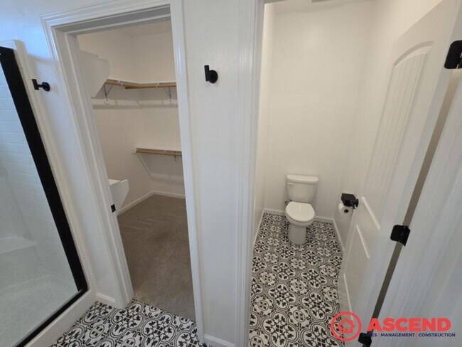 Building Photo - 15811 Santa Clara Ct