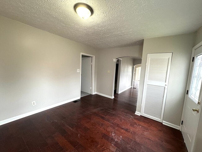 Building Photo - Near Eastside 3 Bedroom 1 Bath