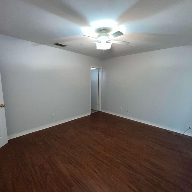 Building Photo - 3056 Yorktown Cir