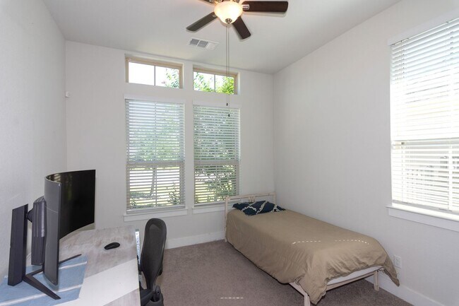 Building Photo - 404 Panzano Dr