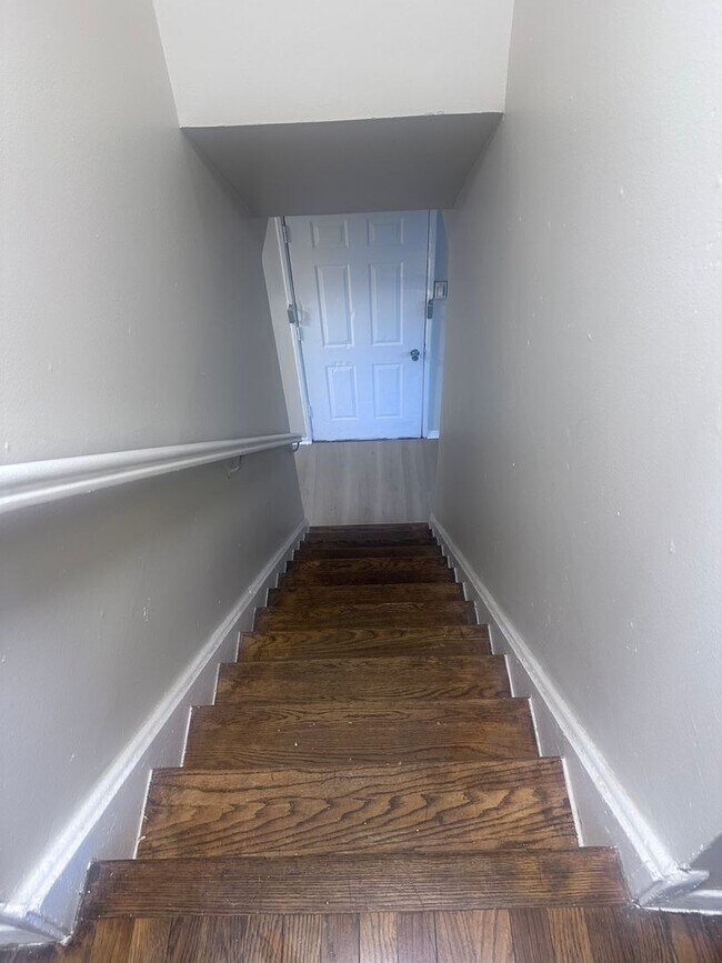 Building Photo - VOUCHER FREINDLY - COME SEE!!!!!!