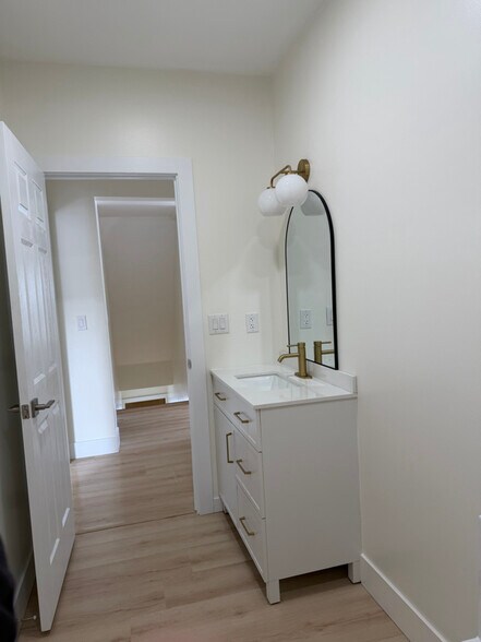 Building Photo - 204 E Plank Rd