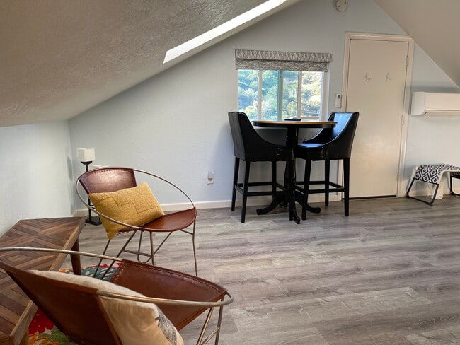 Building Photo - 16979 East Ln