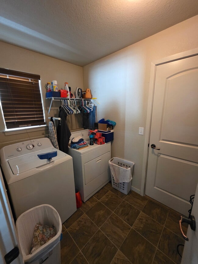 Building Photo - 121 Primrose Ct