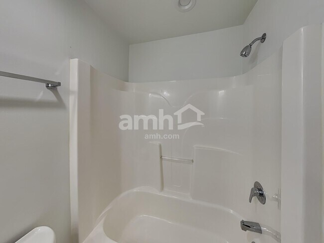 Building Photo - 2006 Oak Forest Dr