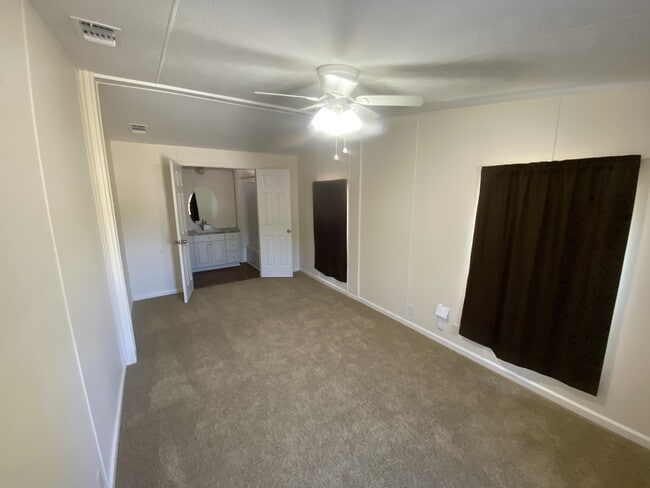 Building Photo - 3029 Crittenden Dr