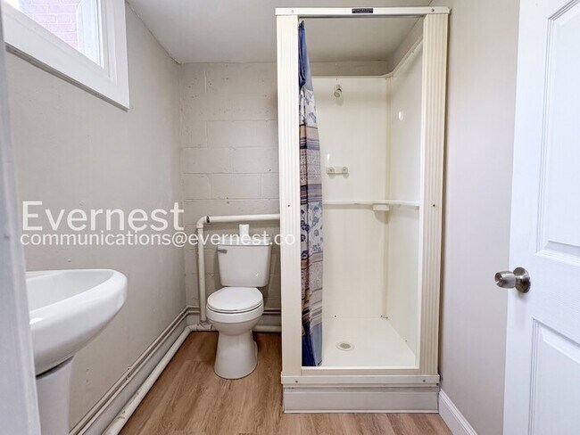 Building Photo - 1408 Cedarcroft Rd