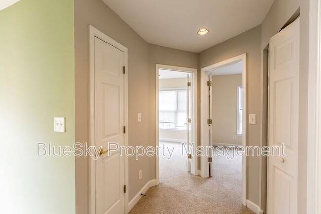 Building Photo - 2304 Ravenswood Ct