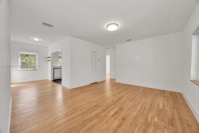 Building Photo - 5510 SW 76th St