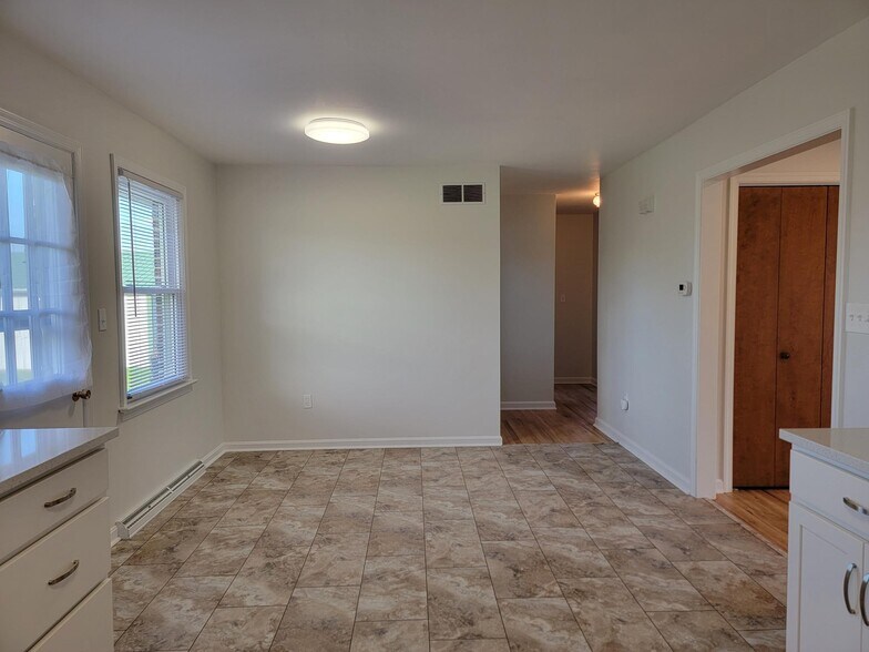 Building Photo - 1174 Rose Ave