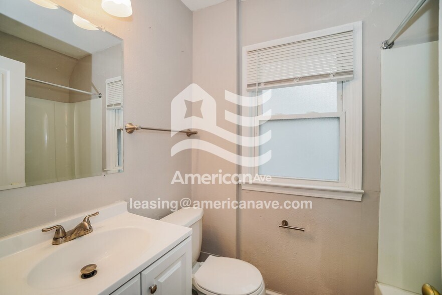 Building Photo - 1611 Hagley Rd