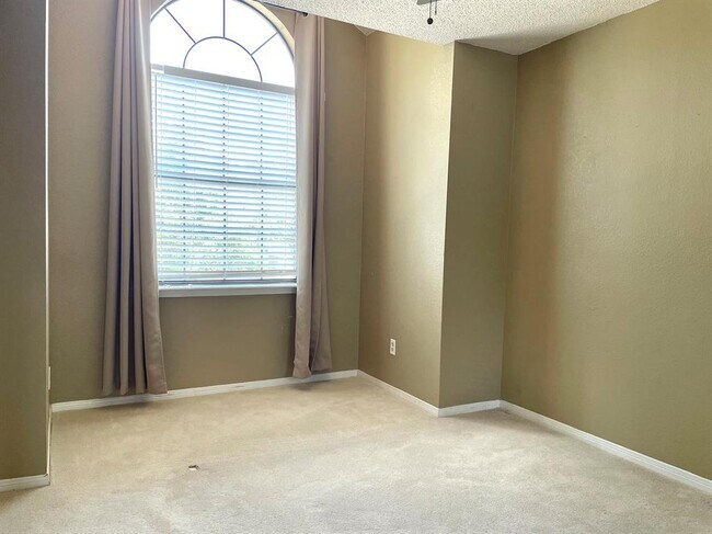 Building Photo - 9005 Scottish Pastures Dr