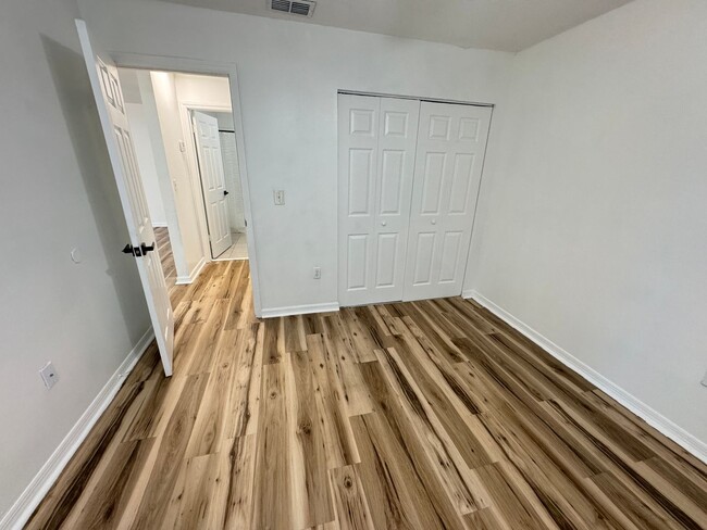 Building Photo - Cozy 2 Bedroom and 2 Bath Townhome in Kiss...