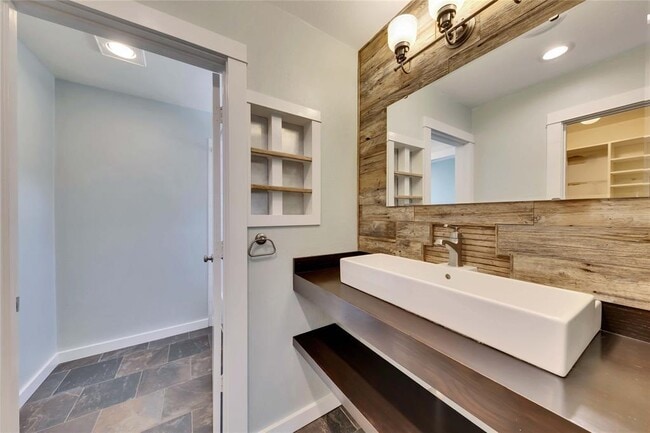 Building Photo - 3317 Dalton St