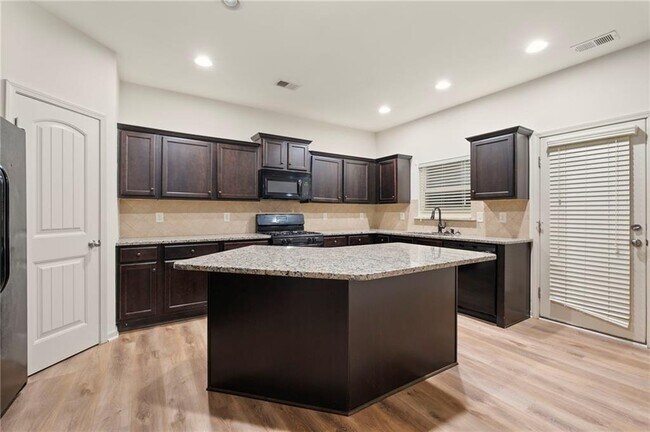 Building Photo - 613 Stonehurst Ln