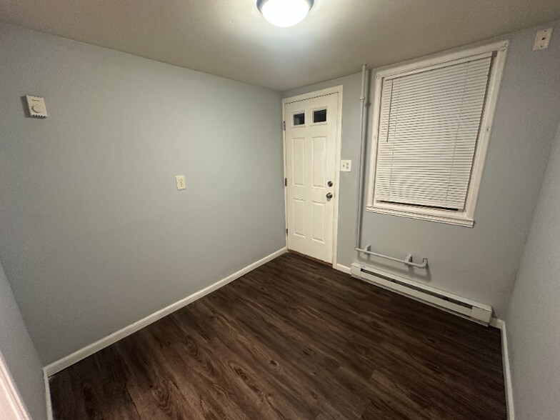 Building Photo - 516 Oakwood St