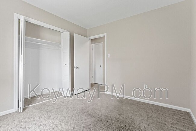 Building Photo - 122 Shadowood Dr