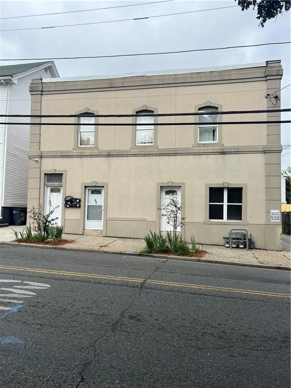 Building Photo - 887 Branch Ave