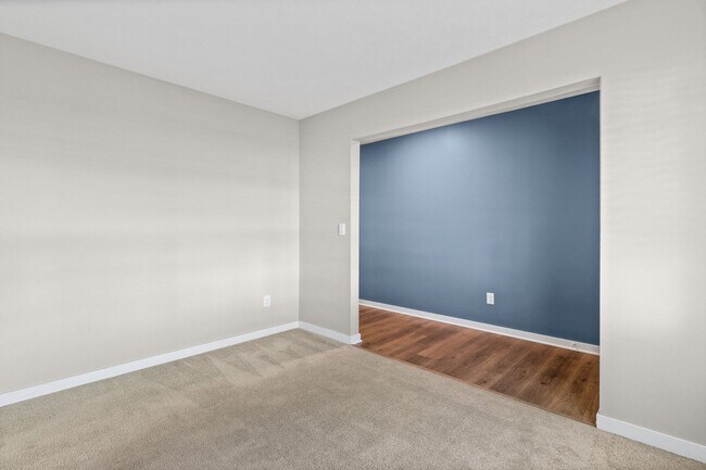 Building Photo - Now Leasing! Comfortable Family Home on Ke...