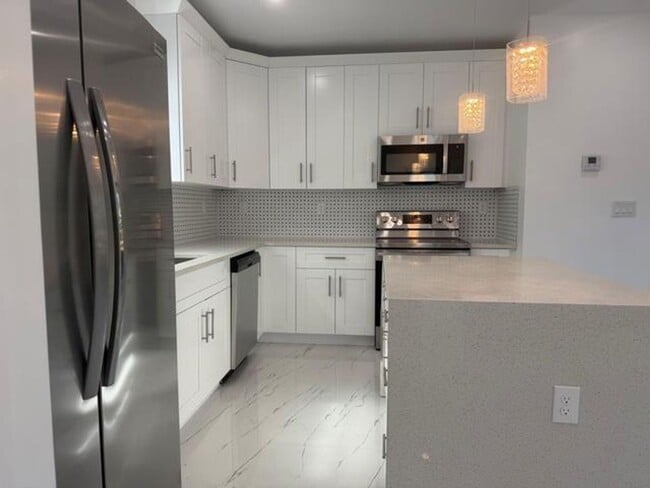 Building Photo - 501 El Prado