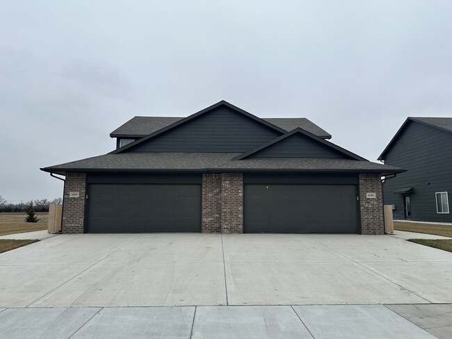 Building Photo - 16303 W Lynndale St