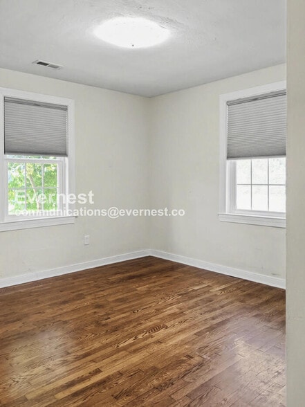 Building Photo - 907 Coleman Dr