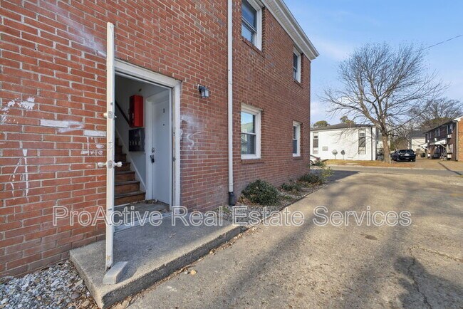 Building Photo - 507 Ashlawn Dr
