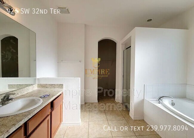 Building Photo - 926 SW 32nd Terrace
