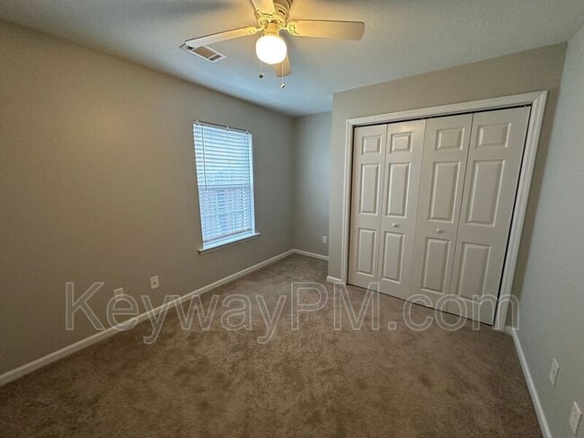 Building Photo - 110 Fox Haven Dr