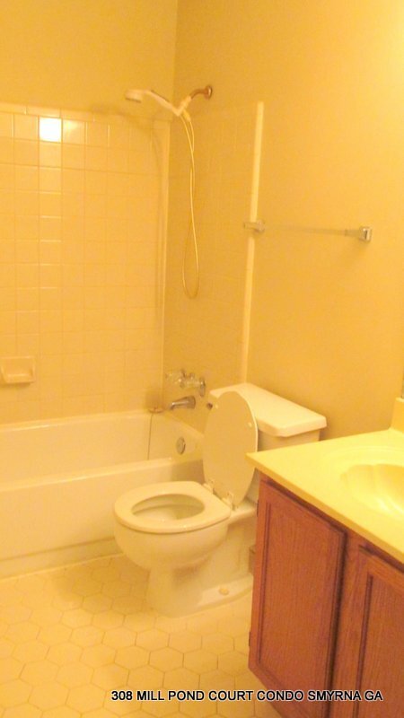 Building Photo - ENJOY THIS BEAUTIFUL CONDO NESTLED IN THE ...
