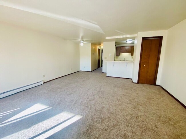 Building Photo - Spacious 1 Bedroom 1 Bath Upper Apartment Available Now!