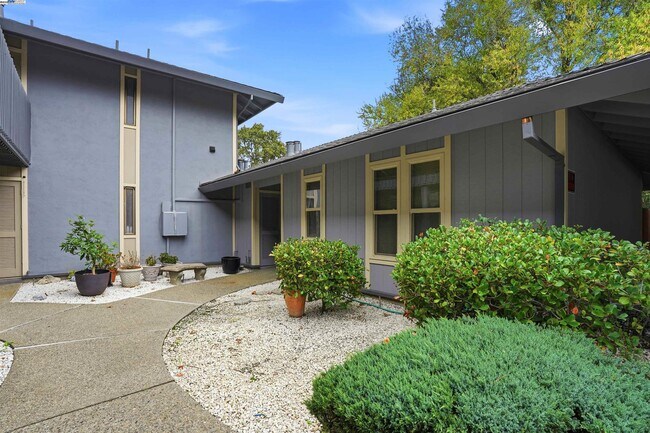 Building Photo - 1930 Camino Verde