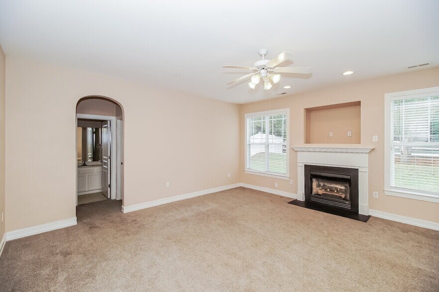 Building Photo - 19056 Coachmans Trace