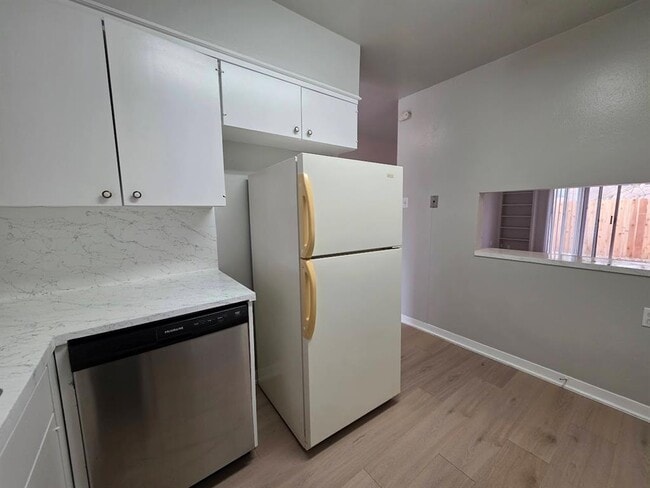 Building Photo - 701 E 45th St