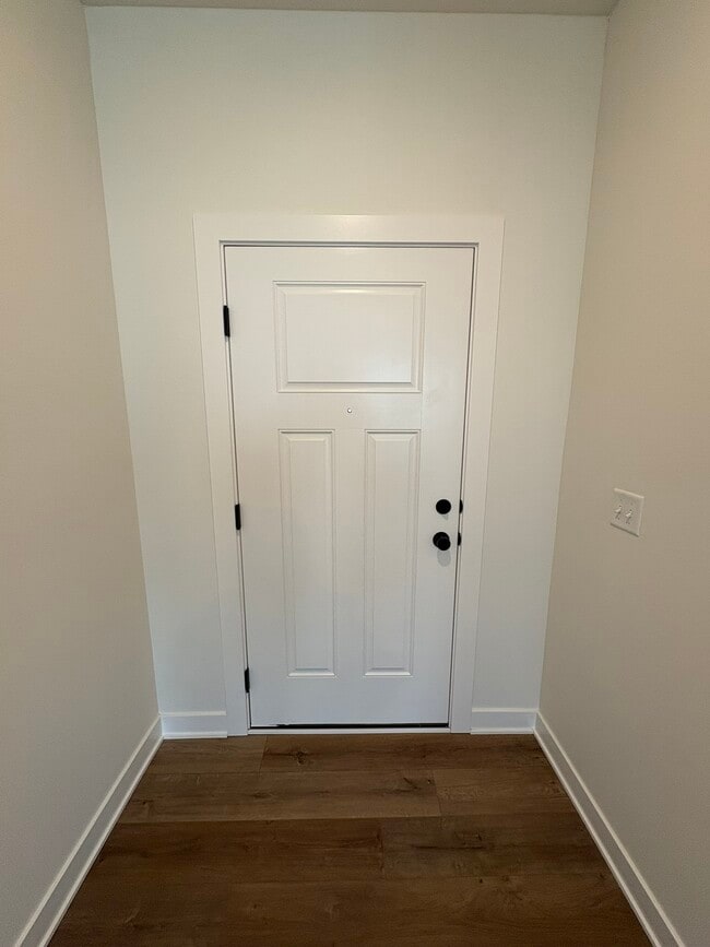 Building Photo - 230 Nw Waverly Dr