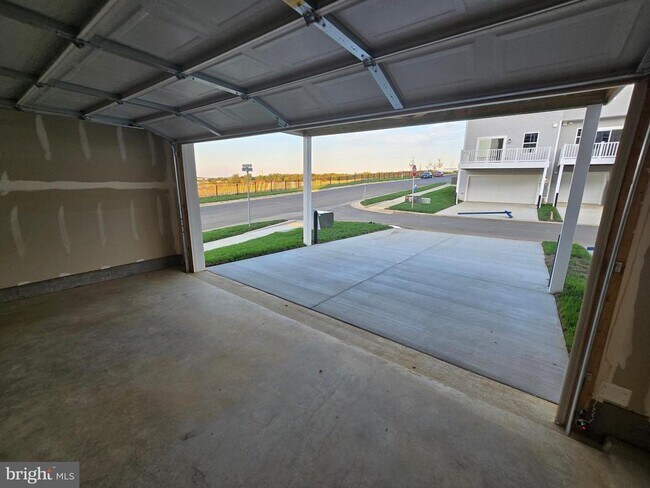 Building Photo - 1368 Red Clover Ln