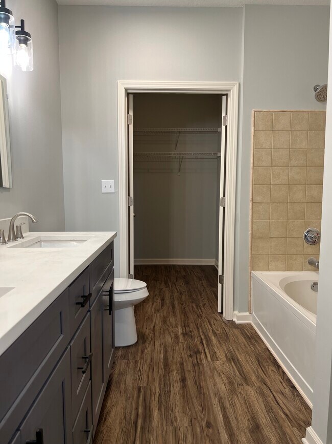 Building Photo - 400 17th St NW