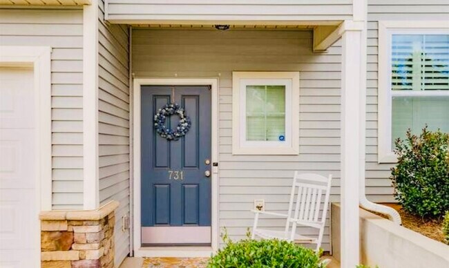 Building Photo - 731 Elmbrook Dr