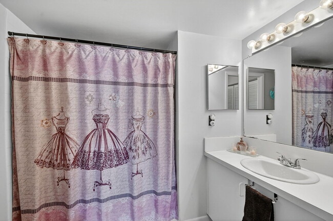 Building Photo - 1733 Village Blvd