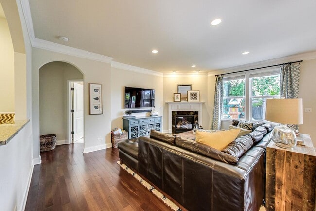 Building Photo - 1382 Kensington Ct