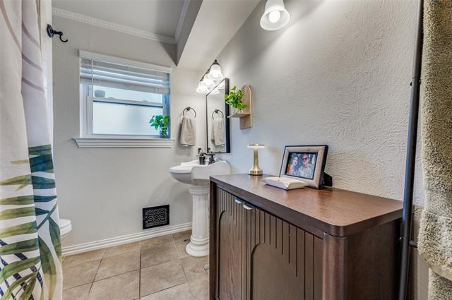 Building Photo - 5818 E University Blvd