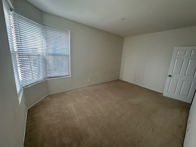 Building Photo - 620 S Gramercy Pl