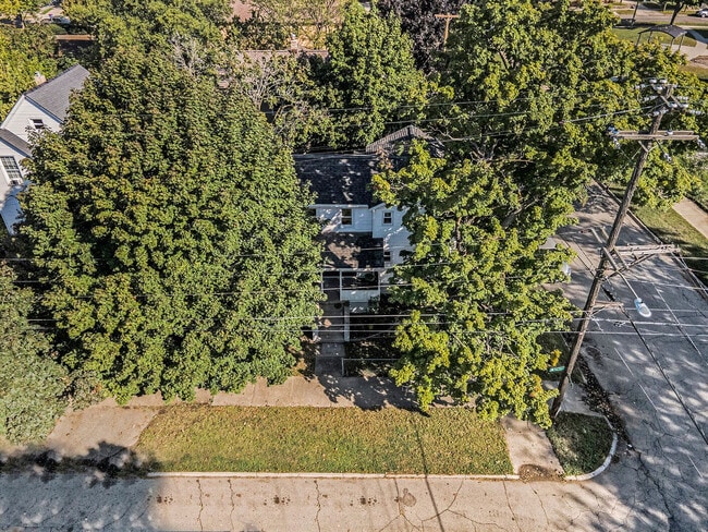 Building Photo - 37 Gold Ave NW