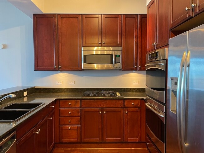 Building Photo - 1211 S Prairie Ave