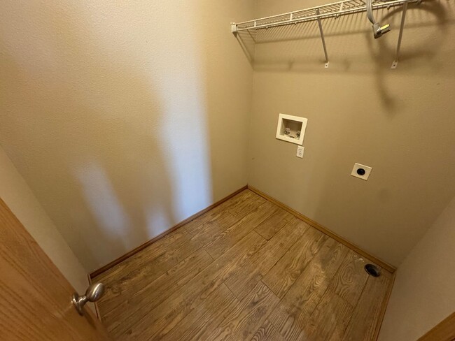 Building Photo - Super clean 2 bedroom 2 Bath Duplex in Clever MO