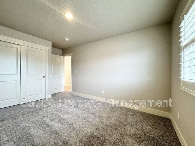 Building Photo - 14419 SW 168th Ave