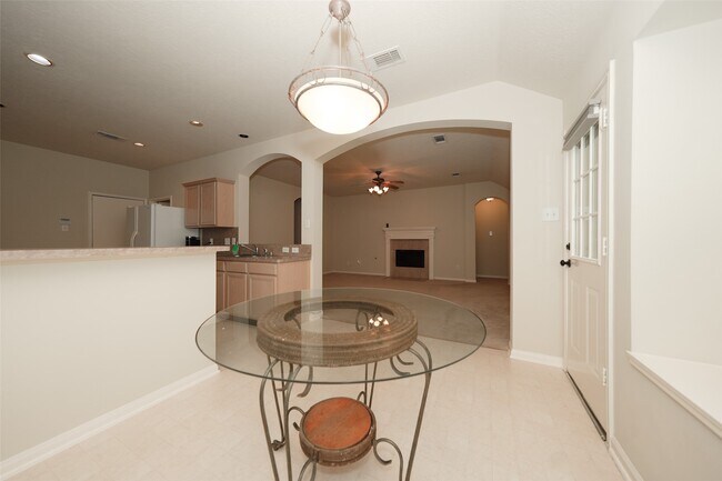 Building Photo - 21315 River Knoll Ln