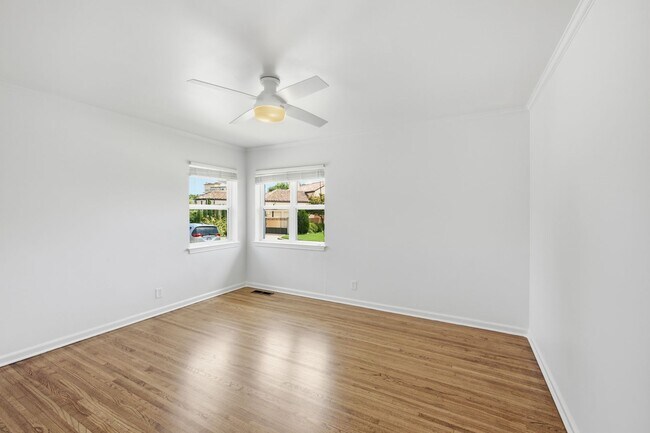 Building Photo - 1567 E 22nd St