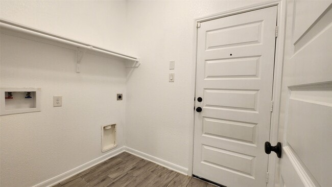 Building Photo - 9818 Mls Fld Dr