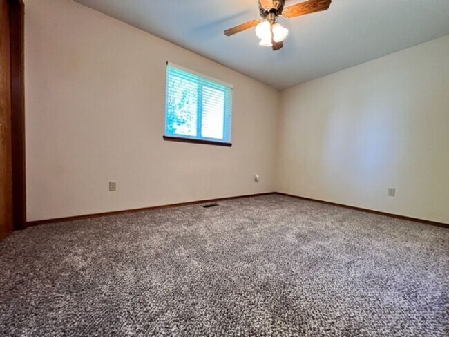 Building Photo - Beautiful Home in Boise!  *Special $300 OF...
